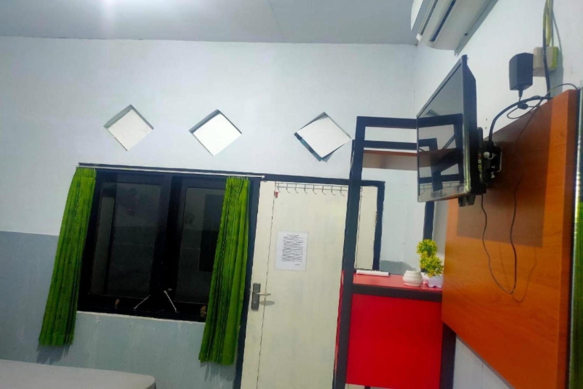 Oyo 91179 Hotel Lagalleria Sumenep Bagian luar foto